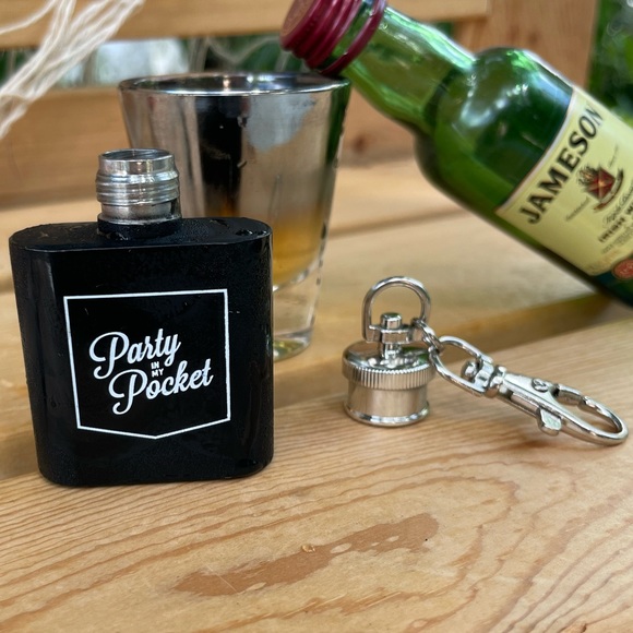 “Party in my Pocket” 1oz Keychain Hip Flask - Picture 5 of 8